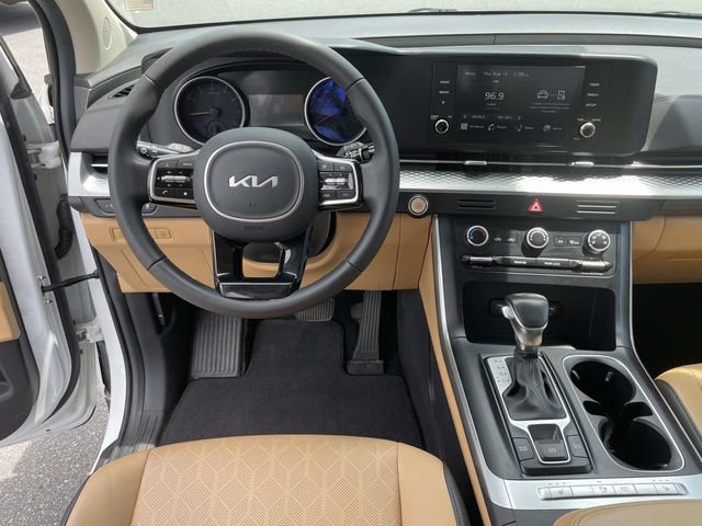 Certified 2024 Kia Carnival LX FWD image 13