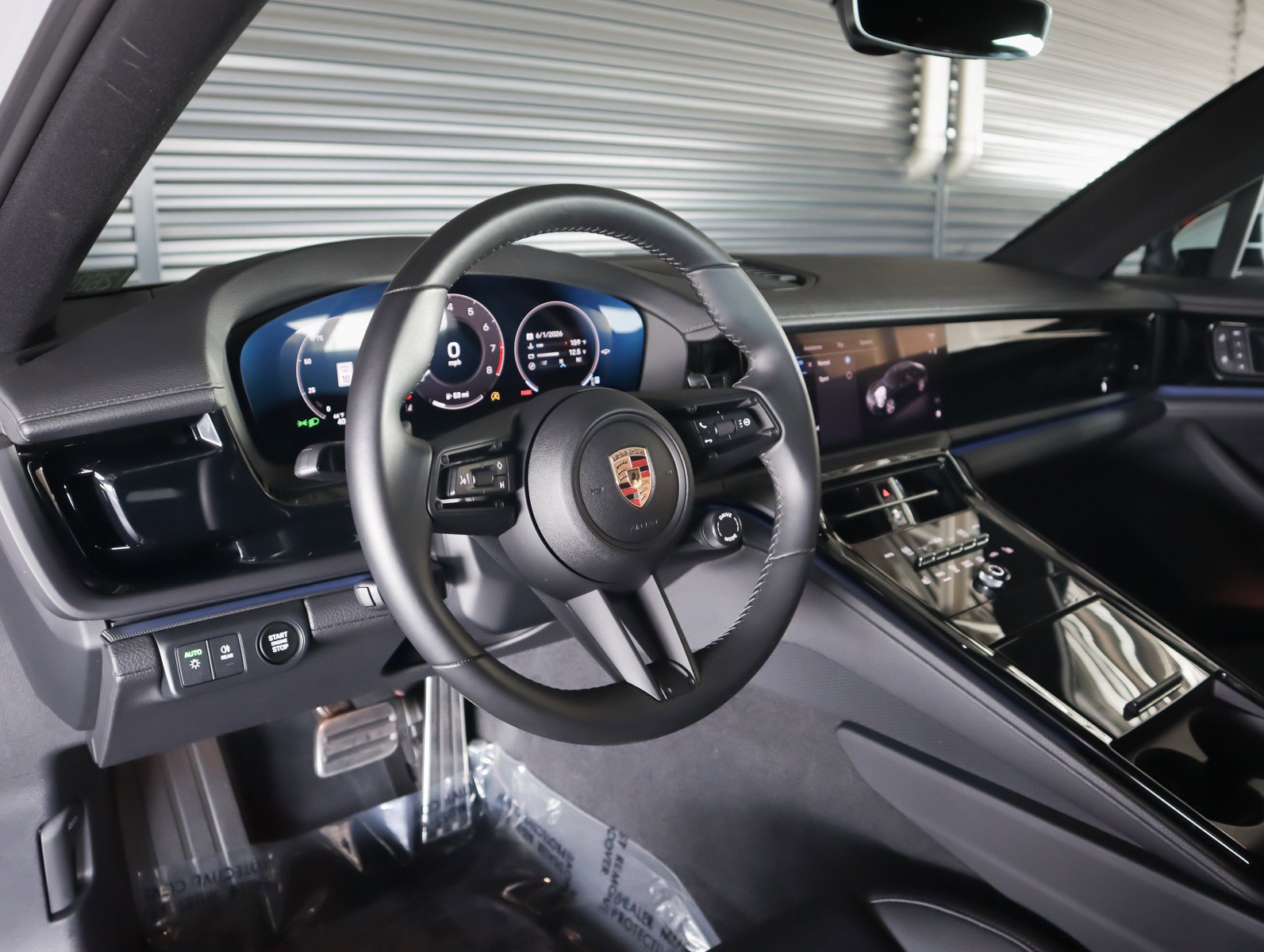 Certified 2025 Porsche Panamera 4 AWD/4WD image 4