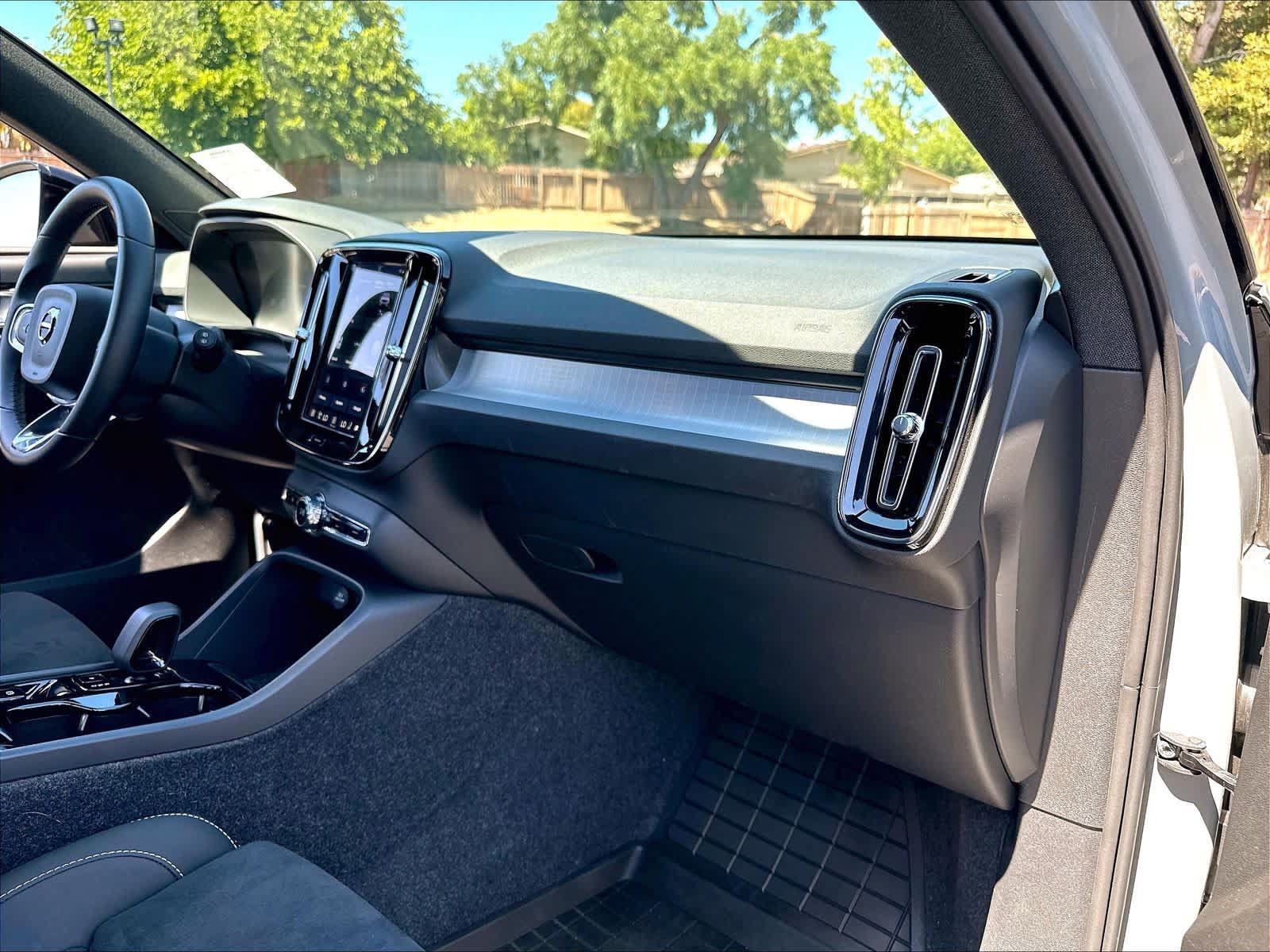 Used 2026 Volvo XC40 B5 Ultra w/ Climate Package AWD/4WD image 19