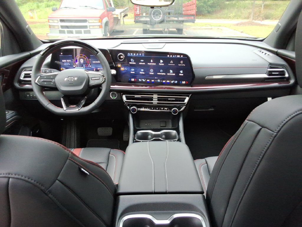 New 2027 Chevrolet Traverse RS FWD image 18