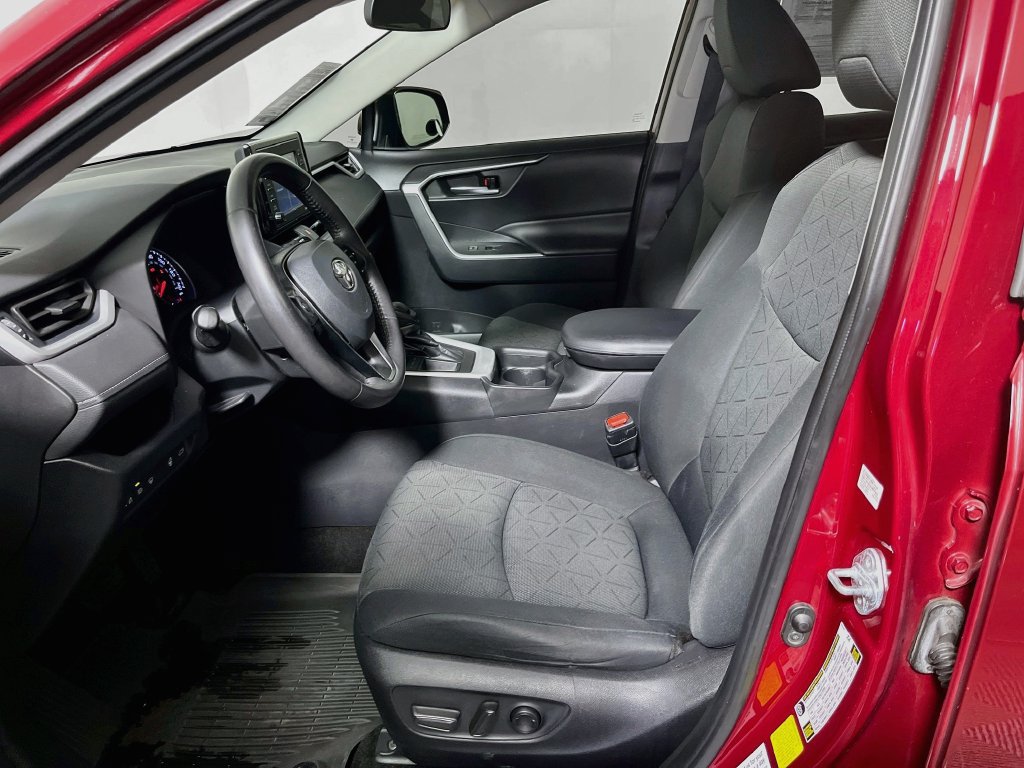 Used 2021 Toyota RAV4 XLE w/ Convenience Package FWD image 12