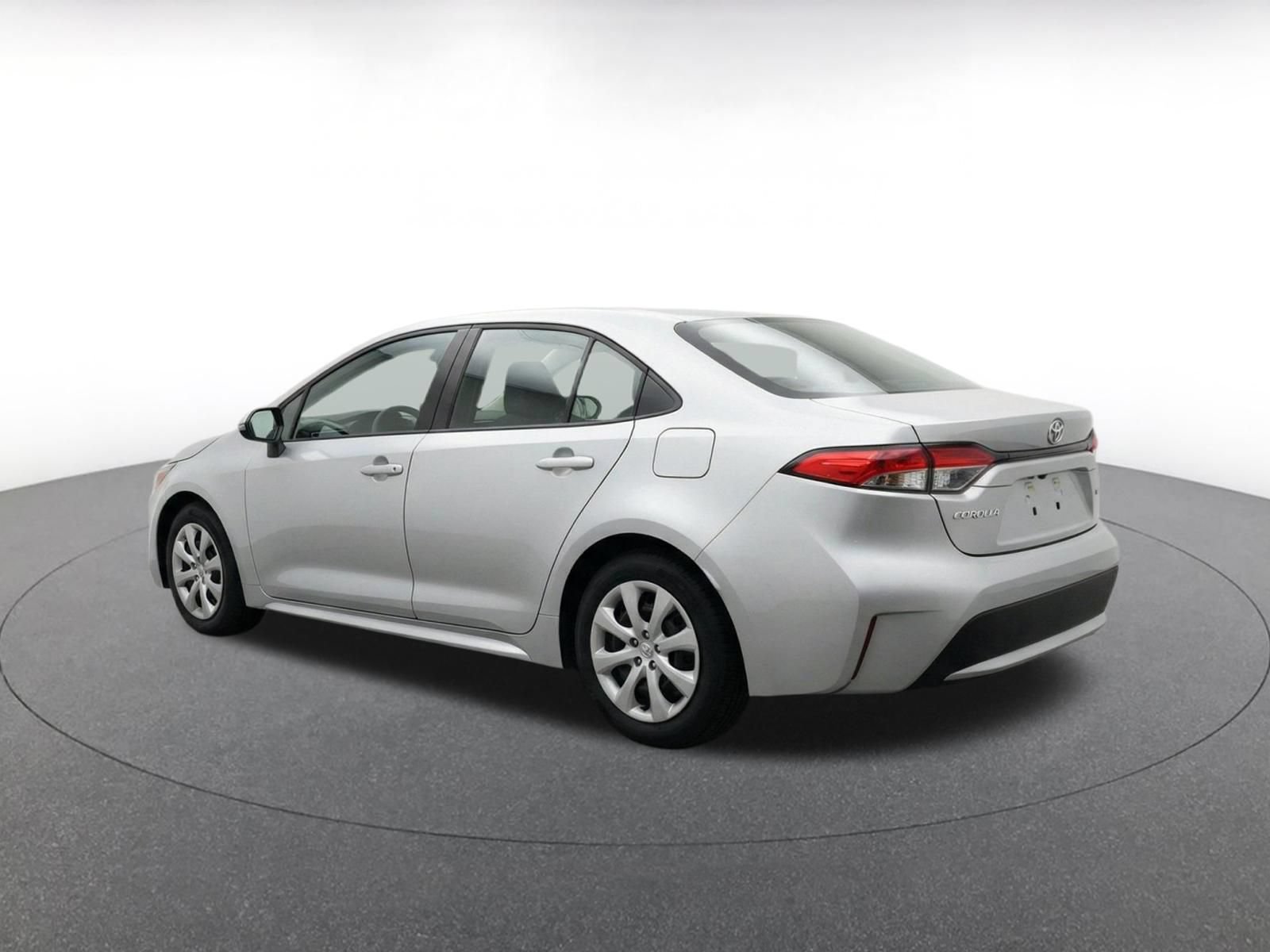 Used 2025 Toyota Corolla LE FWD image 6