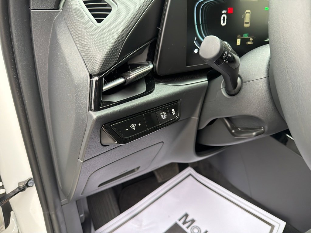 Certified 2025 Kia Niro LX image 32