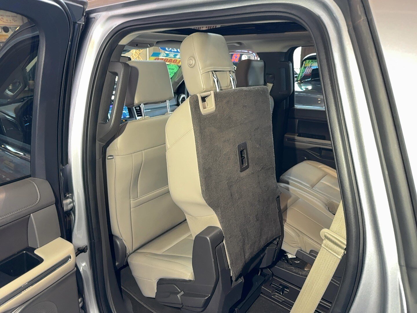 Used 2020 Ford Expedition XLT w/ Equipment Group 202A AWD/4WD image 87
