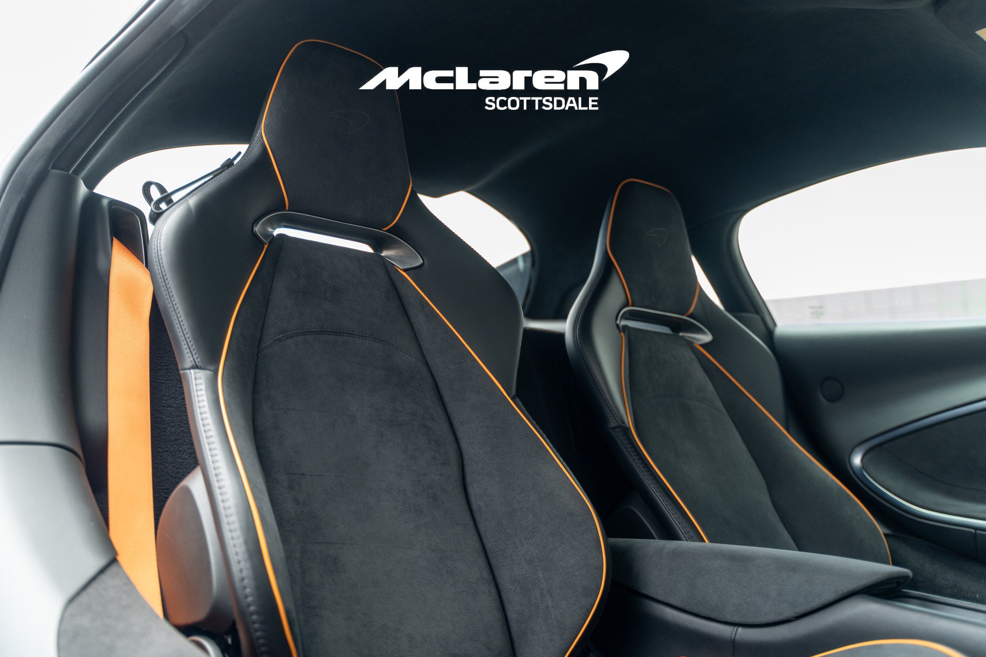 Used 2023 McLaren Artura RWD image 12