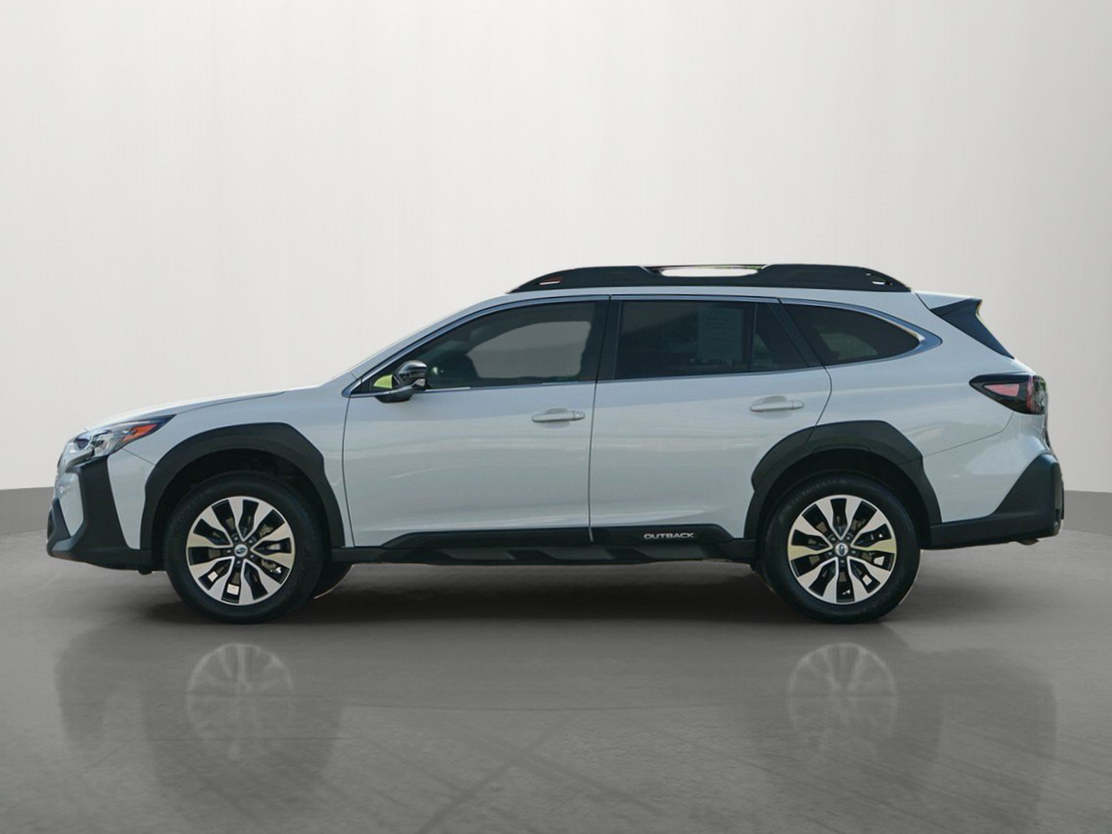 Used 2025 Subaru Outback Limited AWD/4WD image 4