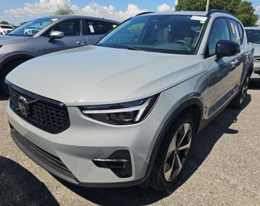 Certified 2026 Volvo XC40 B5 Plus AWD/4WD image 1