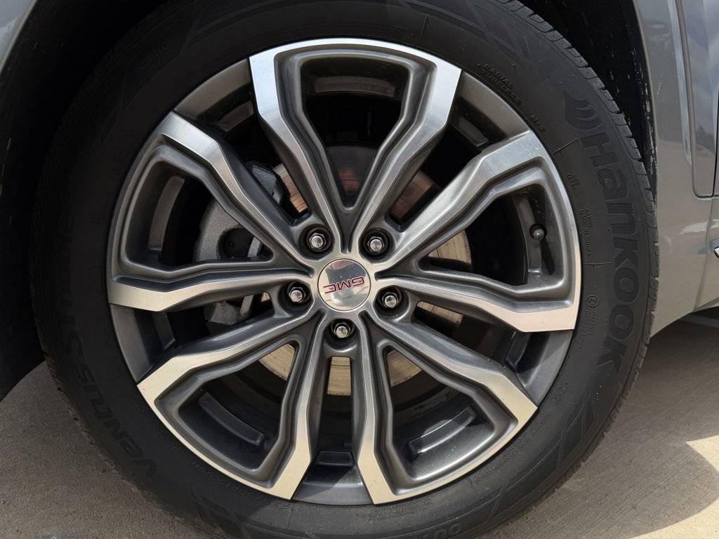 Used 2020 GMC Terrain Denali w/ Denali Premium Package FWD image 9