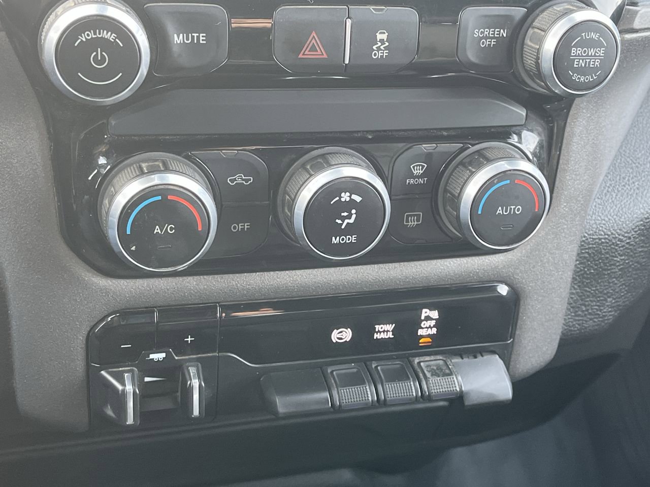Used 2022 RAM 3500 Tradesman w/ Chrome Appearance Group AWD/4WD image 21