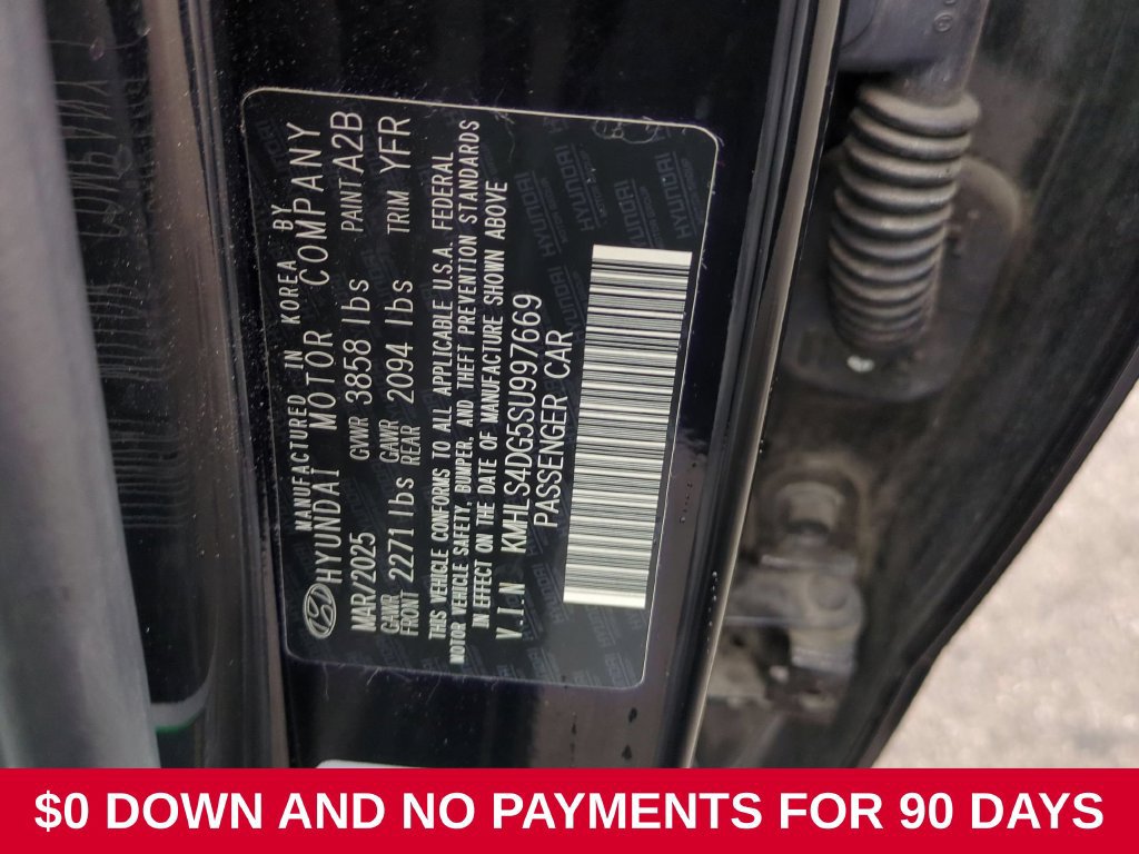Used 2025 Hyundai Elantra SEL FWD image 35