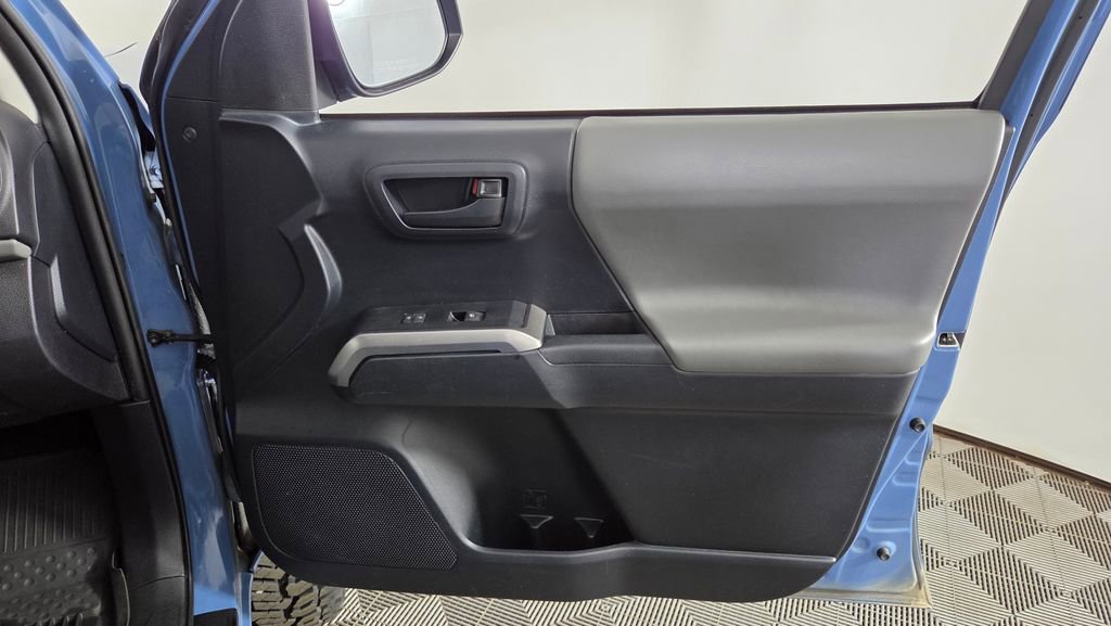 Used 2019 Toyota Tacoma SR5 AWD/4WD image 31