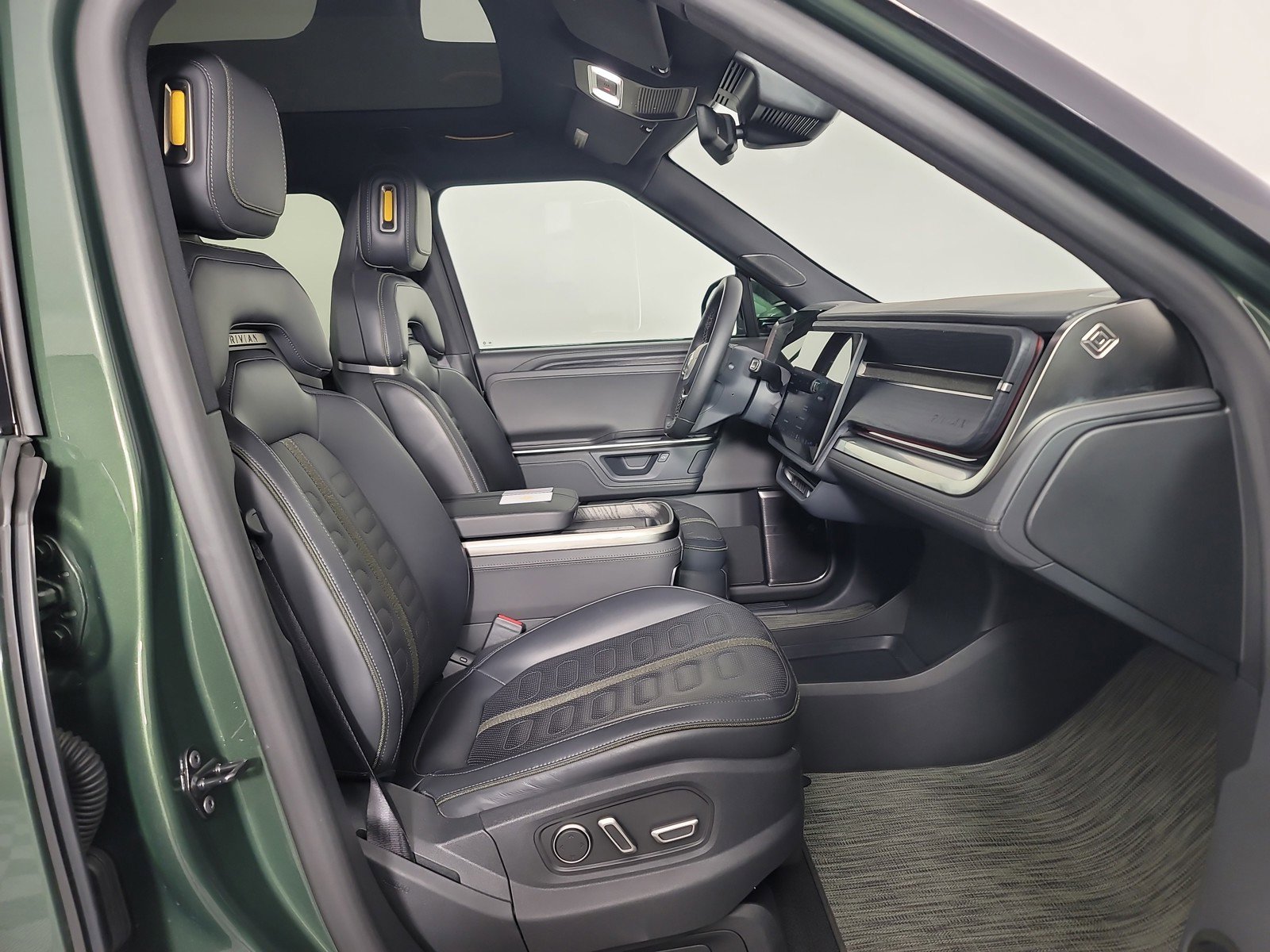 Used 2025 Rivian R1T Adventure image 23