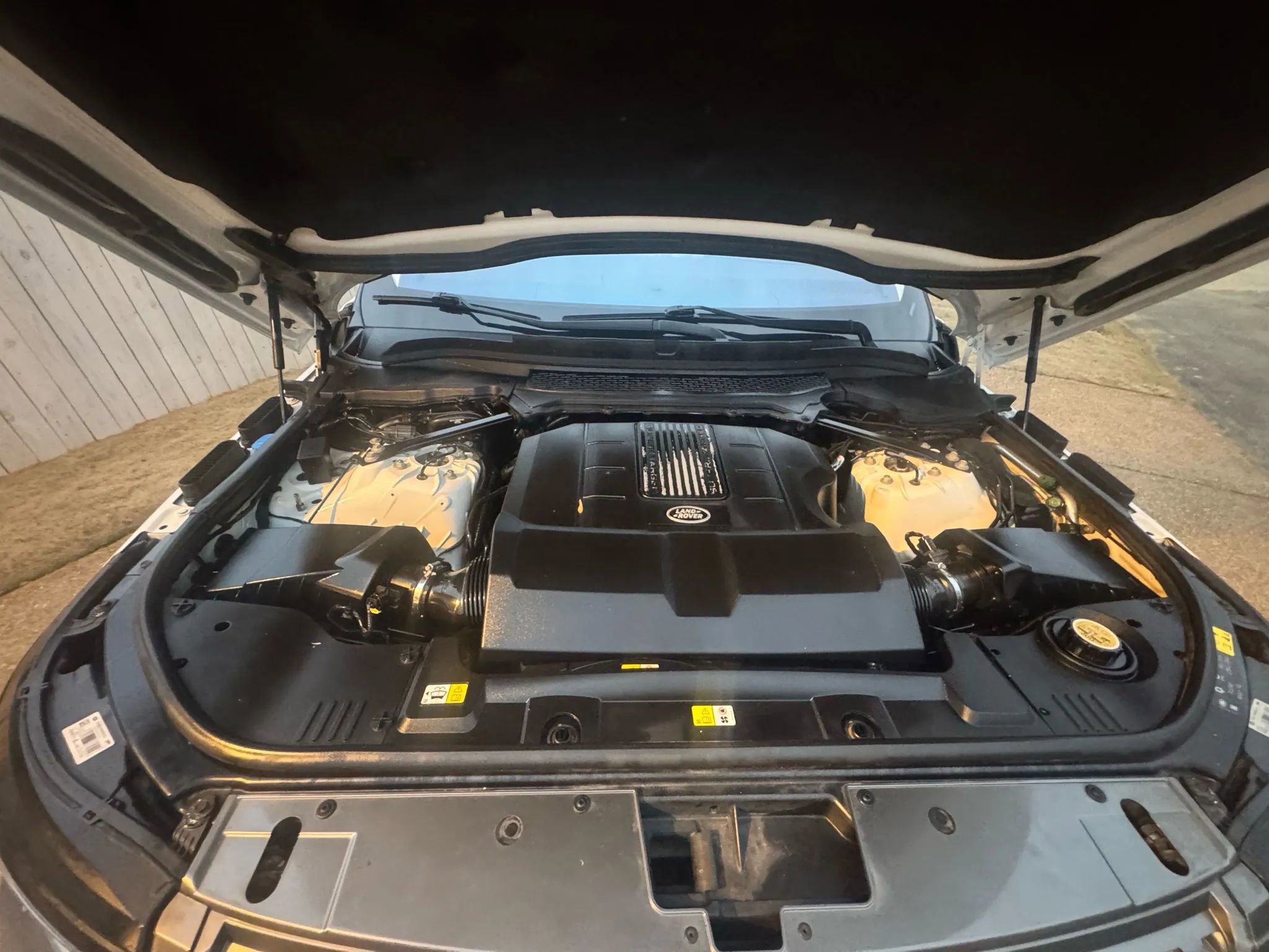 Used 2016 Land Rover Range Rover image 36