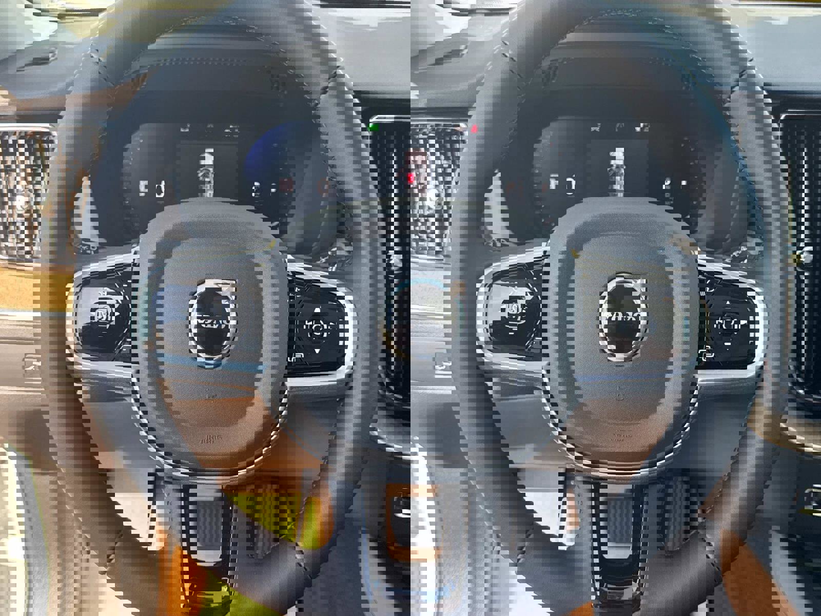 New 2026 Volvo XC60 B5 Plus w/ Climate Package image 25