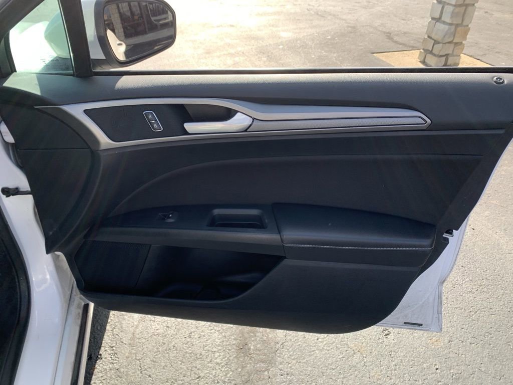 Used 2018 Ford Fusion SE w/ Fusion SE Technology Package image 18