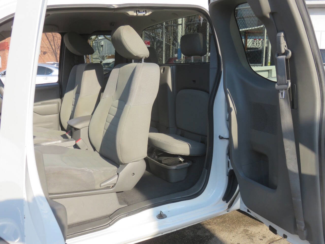 Used 2020 Nissan Frontier S image 19