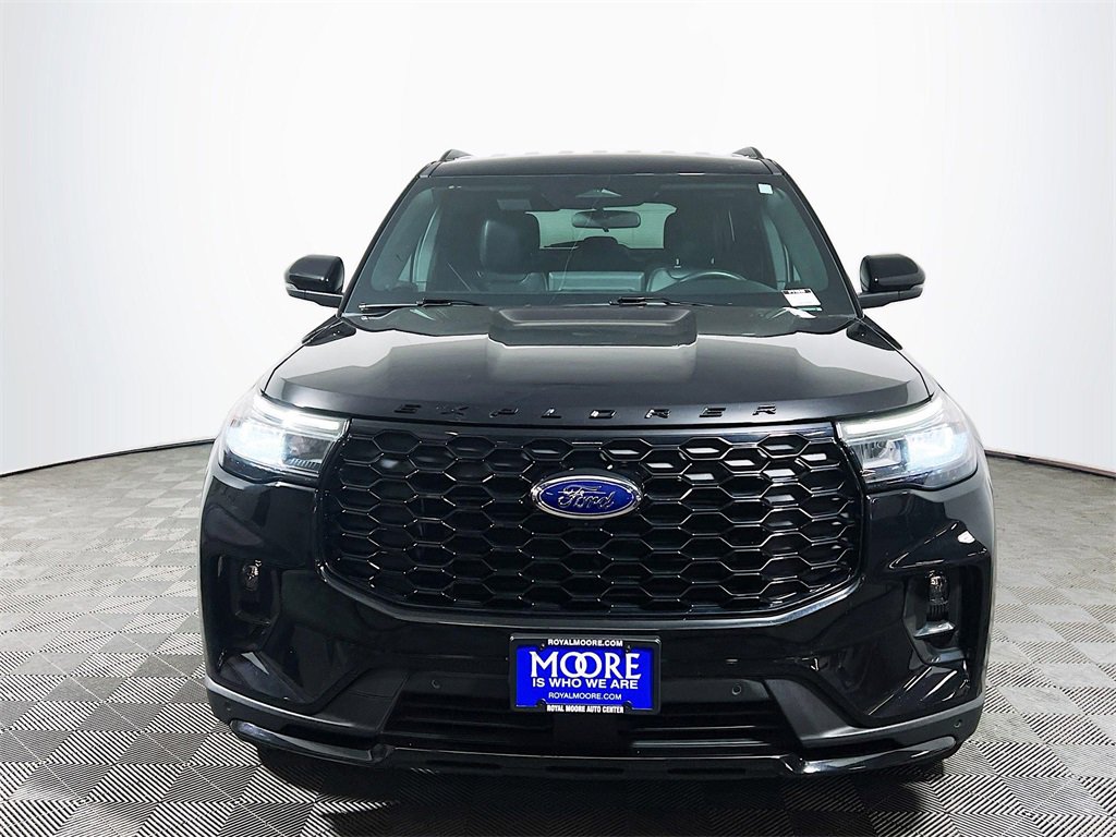 Used 2025 Ford Explorer ST-Line w/ ST-Line Street Pack image 3
