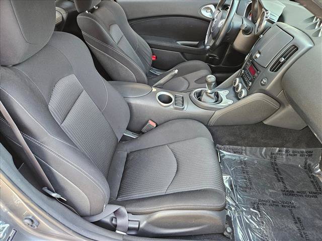 Used 2016 Nissan 370Z Coupe RWD image 21