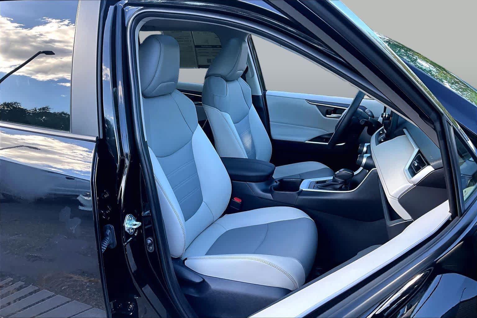 Used 2025 Toyota RAV4 XLE Premium w/ Weather Package AWD/4WD image 8