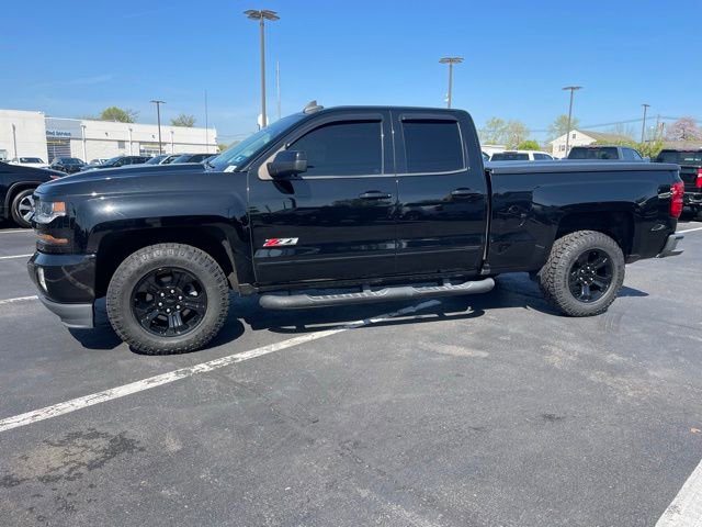 Used 2018 Chevrolet Silverado 1500 LT w/ Midnight Edition AWD/4WD image 4