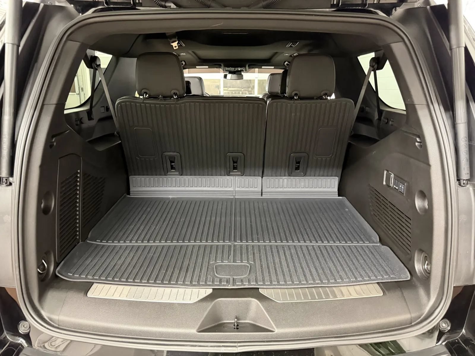 Used 2026 GMC Yukon XL Denali w/ Sun & Power Step Package AWD/4WD image 39