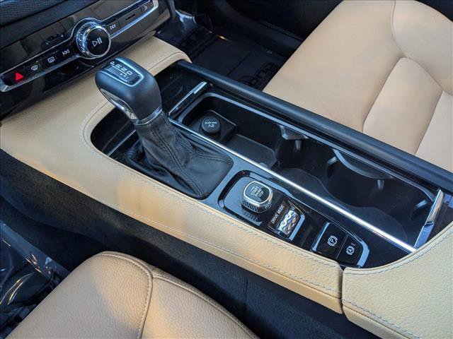 Used 2018 Volvo XC90 T6 Momentum w/ Convenience Package image 15
