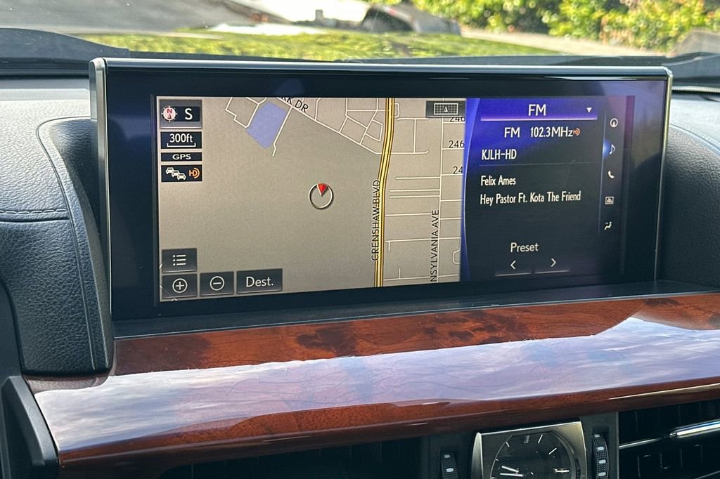 Used 2017 Lexus LX 570 4WD w/ Luxury Package image 21