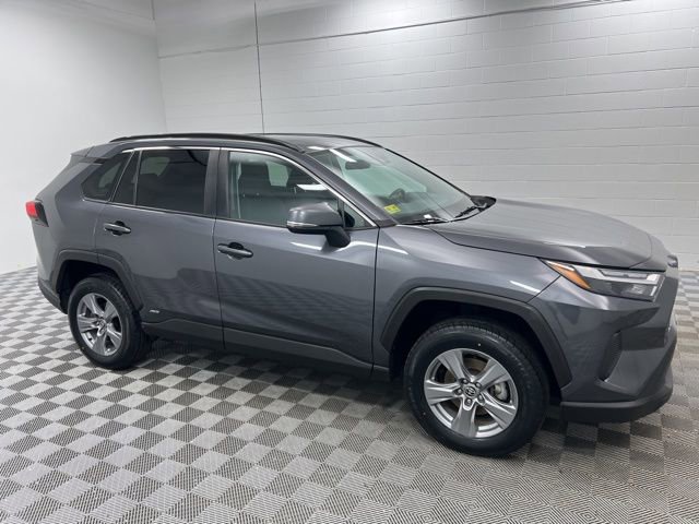 Used 2022 Toyota RAV4 XLE w/ Convenience Package image 4