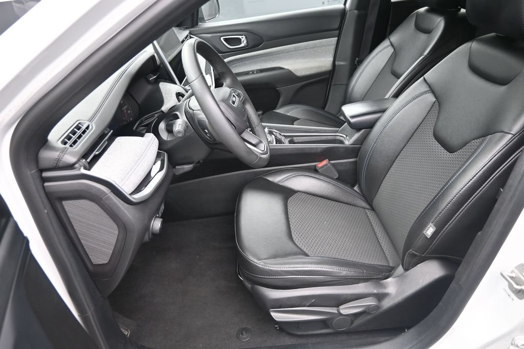 Used 2024 Jeep Compass Latitude AWD/4WD image 10