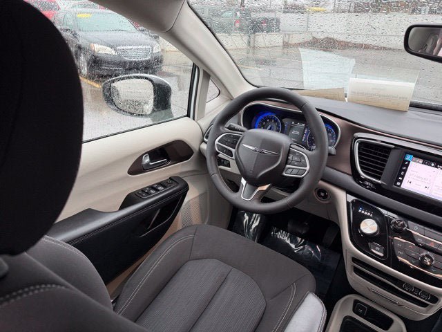 Certified 2023 Chrysler Voyager LX FWD image 11