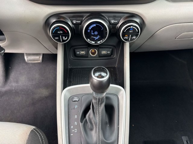 Used 2022 Hyundai Venue SEL FWD image 31