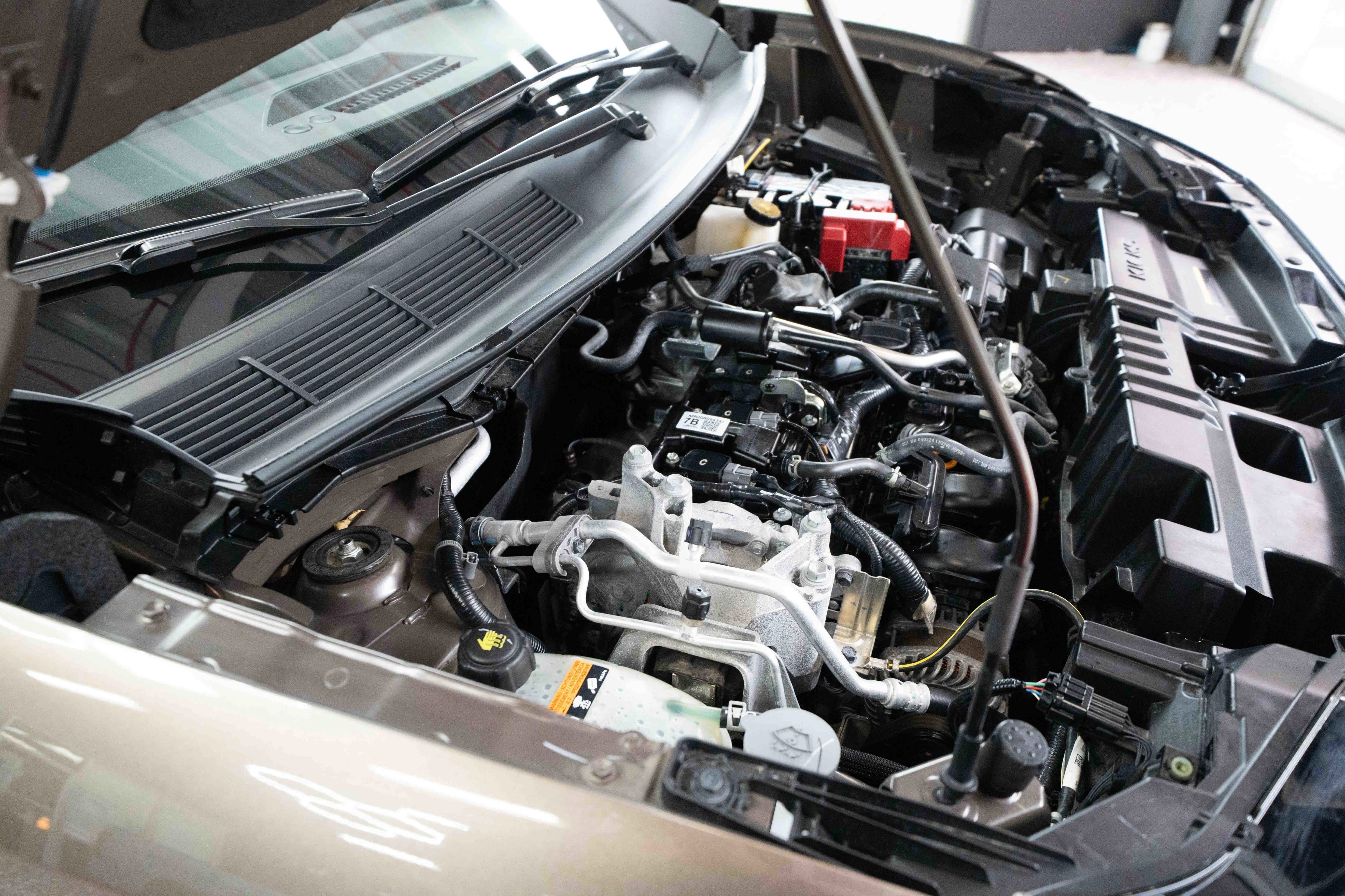 Used 2025 Nissan Kicks SR image 32