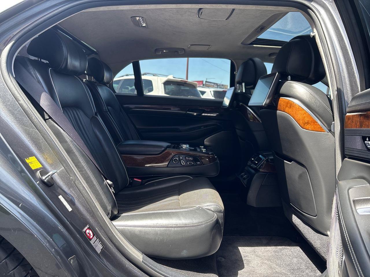 Used 2018 Genesis G90 5.0 Ultimate AWD/4WD image 37