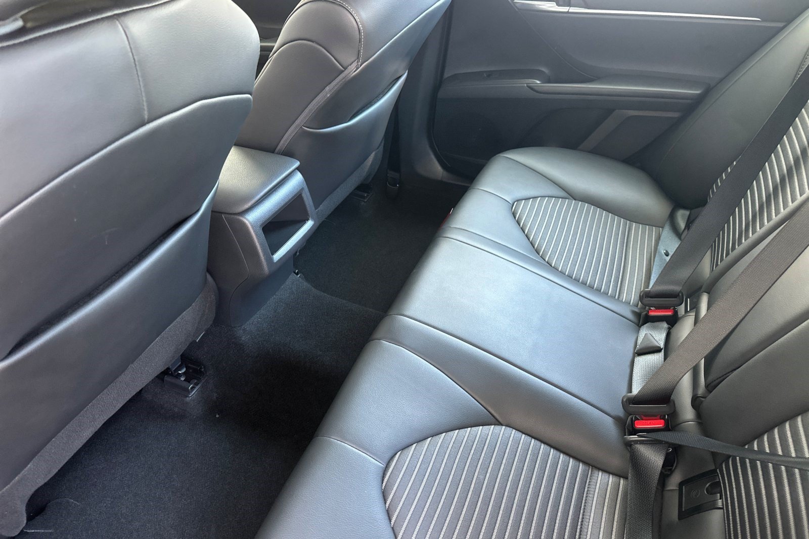 Used 2023 Toyota Camry SE FWD image 22