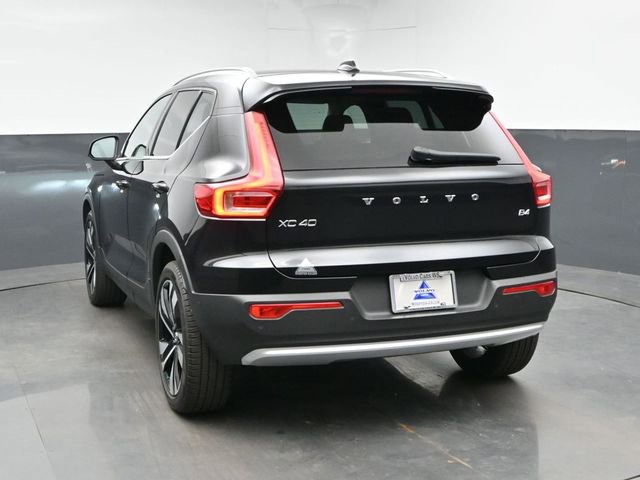 Used 2023 Volvo XC40 B4 Ultimate w/ Protection Package Premier FWD image 8