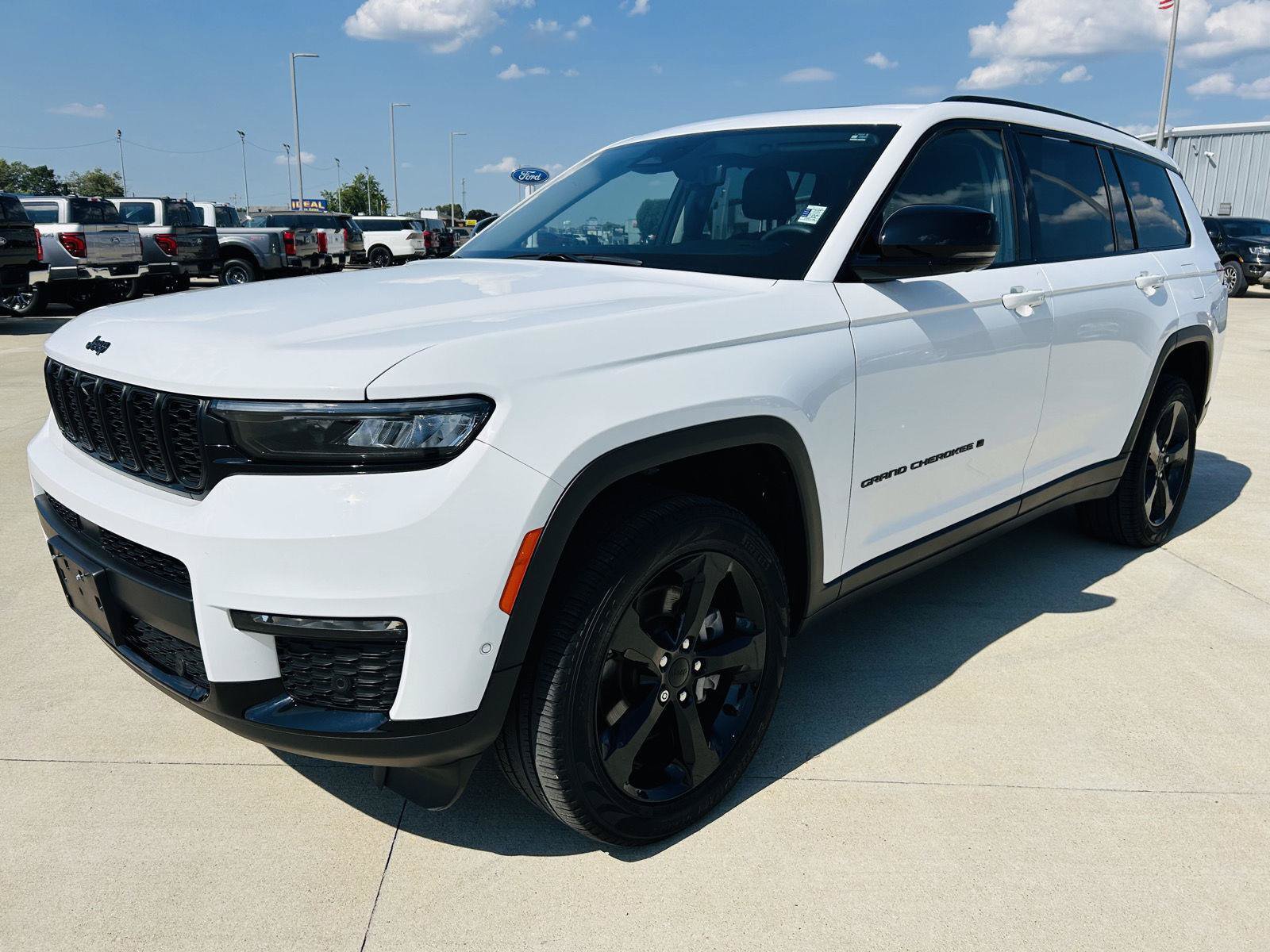 Used 2023 Jeep Grand Cherokee L Limited w/ Luxury Tech Group II AWD/4WD image 41