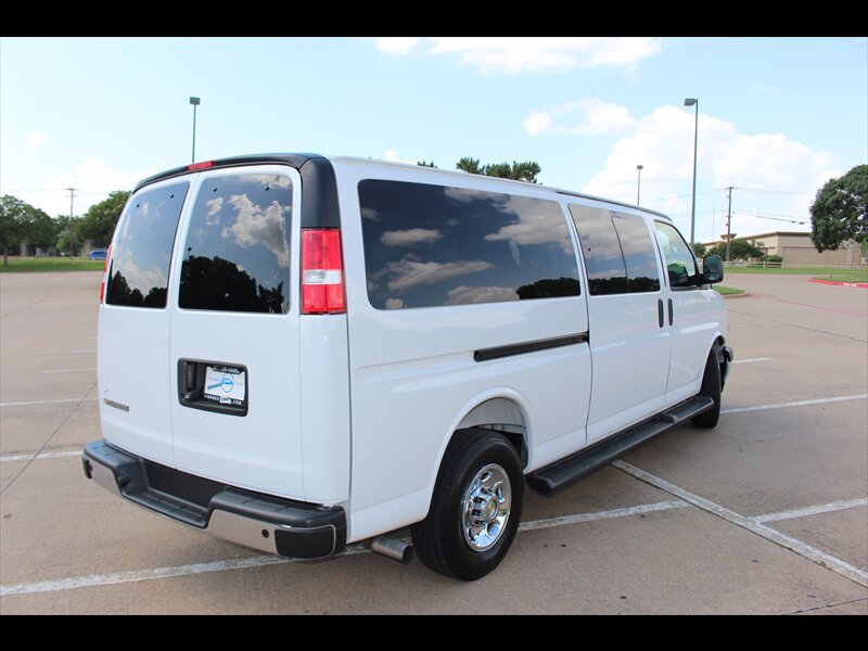 Used 2025 Chevrolet Express 3500 LT w/ LT Preferred Equipment Group RWD image 5