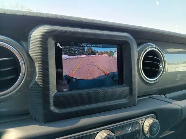 Used 2021 Jeep Gladiator Overland w/ Cold Weather Group image 10