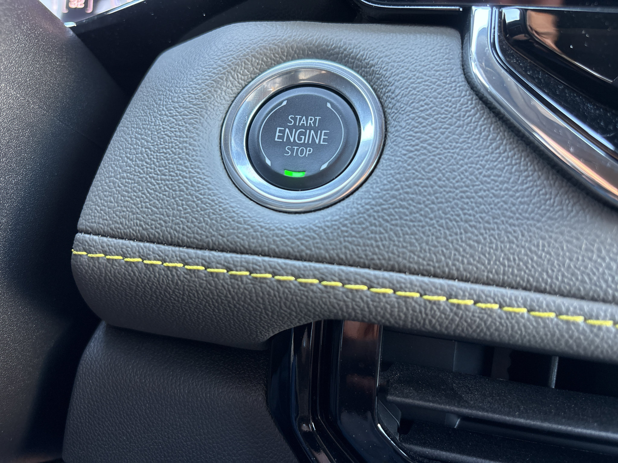 Used 2025 Chevrolet Colorado ZR2 w/ Midnight Edition AWD/4WD image 27
