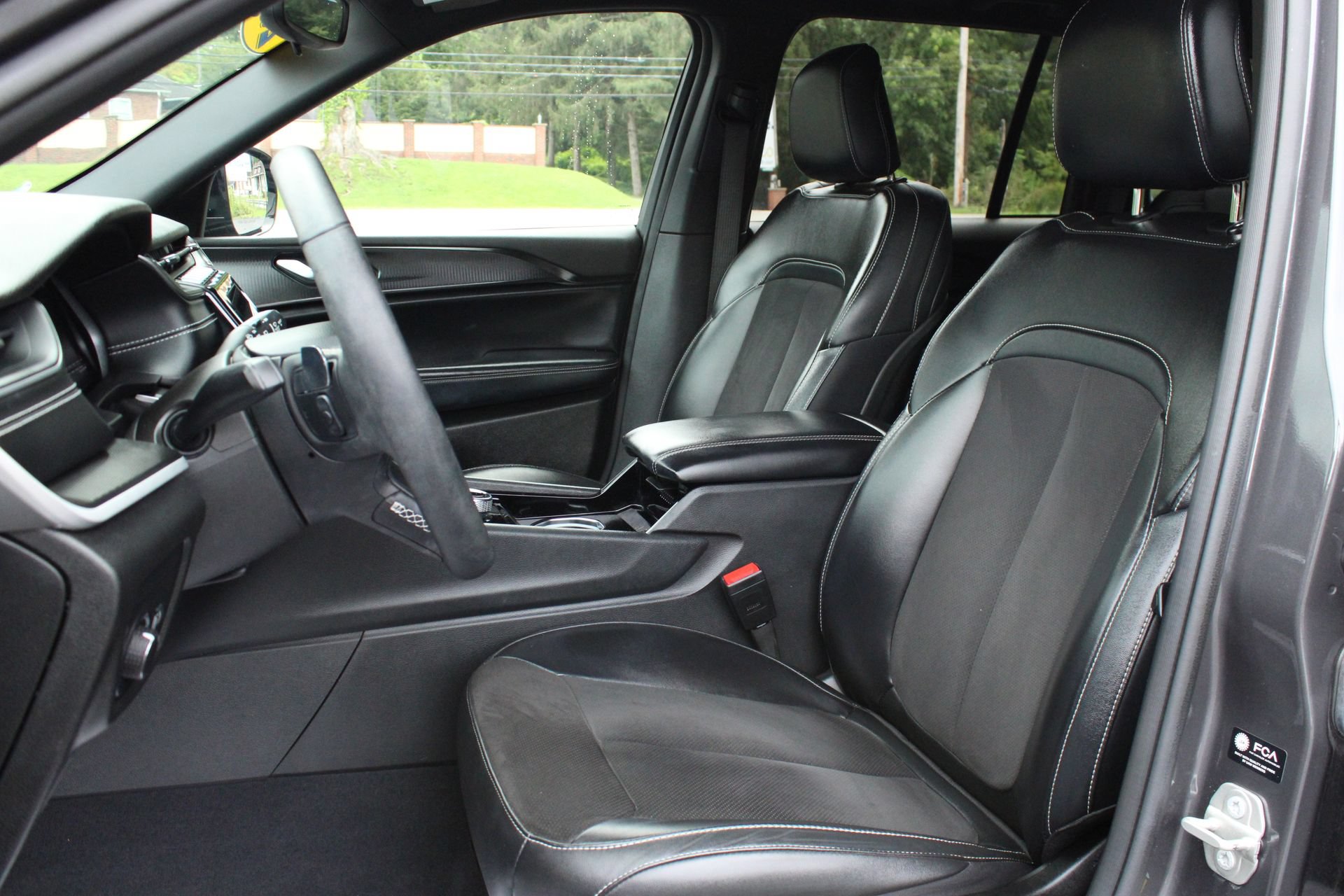 Used 2023 Jeep Grand Cherokee Altitude AWD/4WD image 16