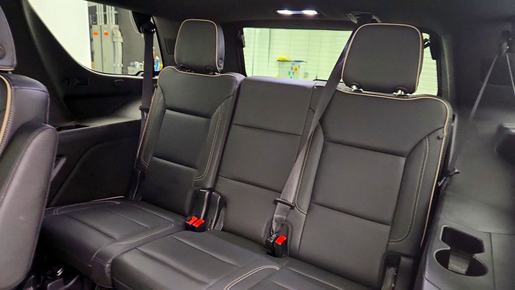 Used 2021 GMC Yukon SLT w/ SLT Premium Package image 23