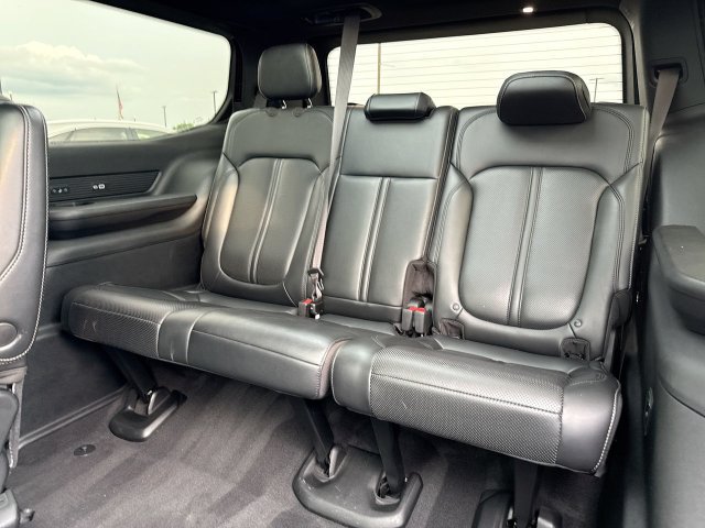 Used 2022 Jeep Wagoneer Series III w/ Premium Group I AWD/4WD image 24
