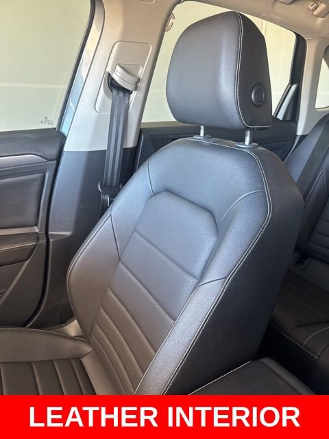 Used 2024 Volkswagen Jetta SE FWD image 3