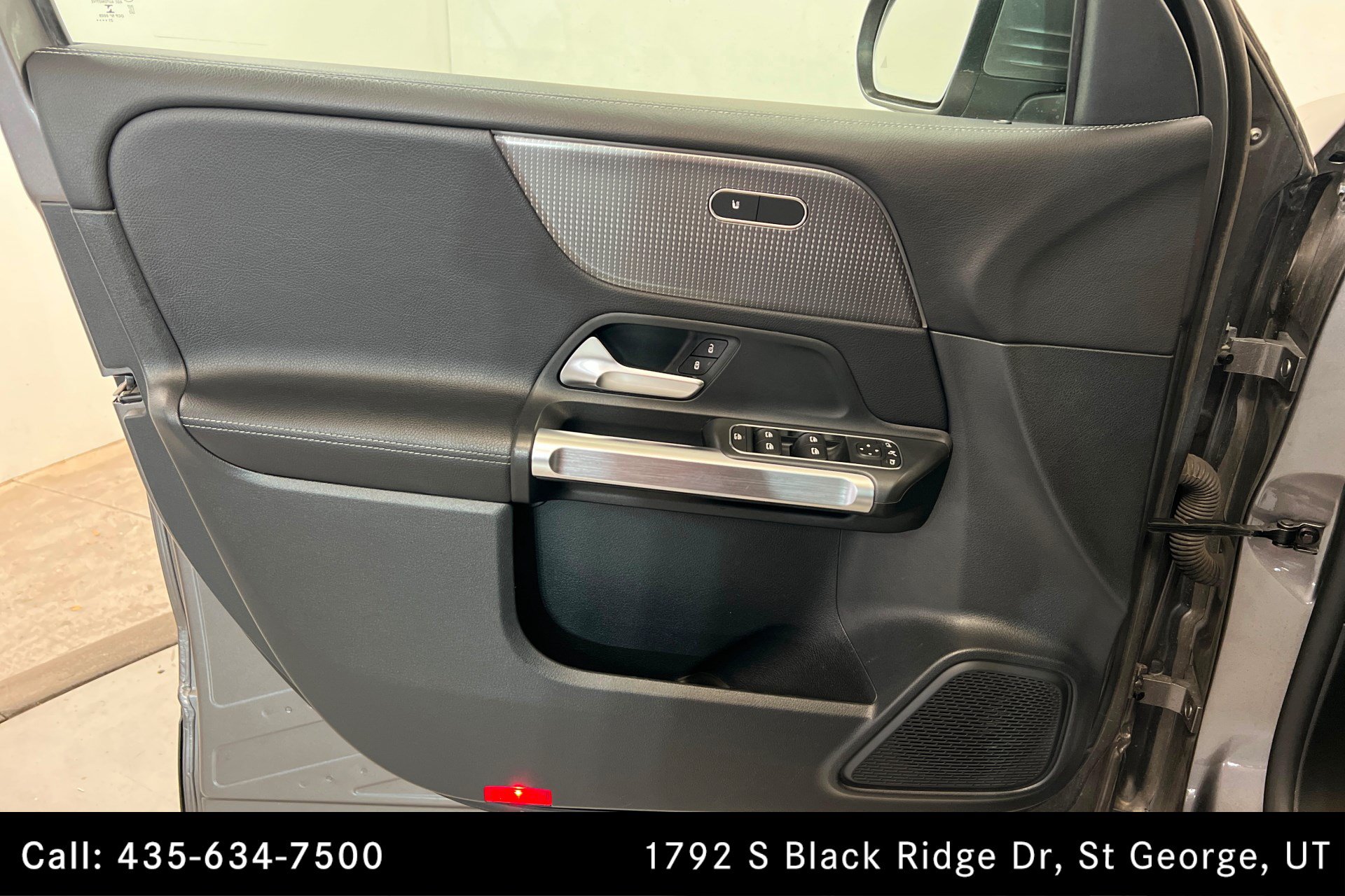 Certified 2022 Mercedes-Benz GLB 250 4MATIC w/ Premium Package Lite image 14