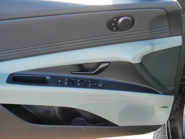Used 2024 Hyundai Elantra Limited image 15