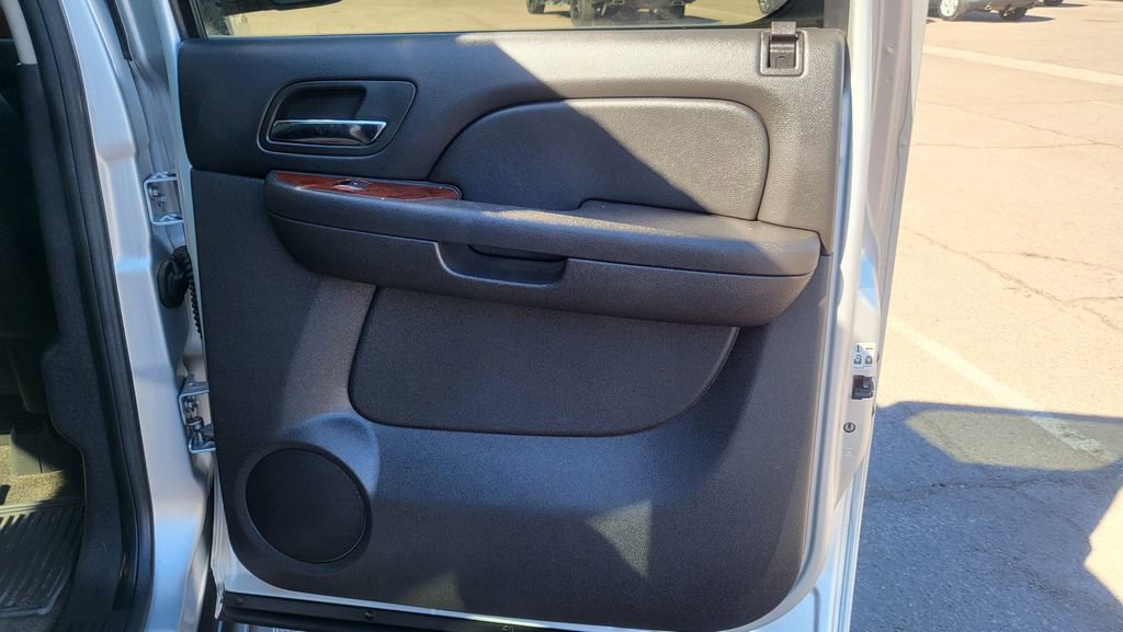 Used 2011 Chevrolet Avalanche LT w/ Texas Edition image 18