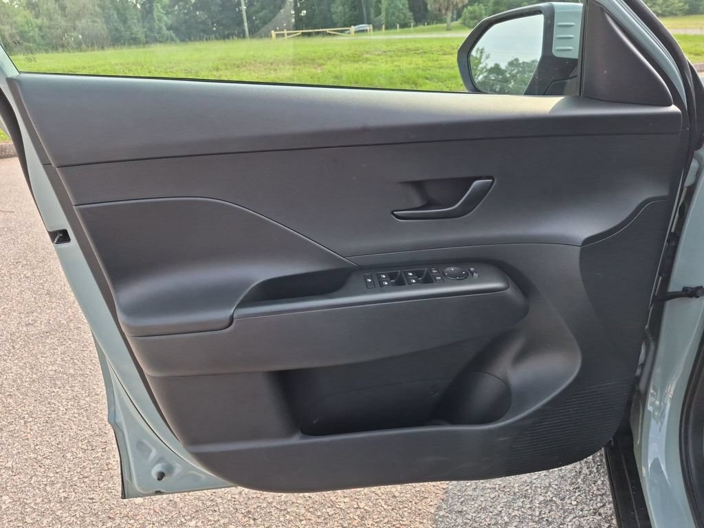 Used 2025 Hyundai Kona SEL FWD image 13