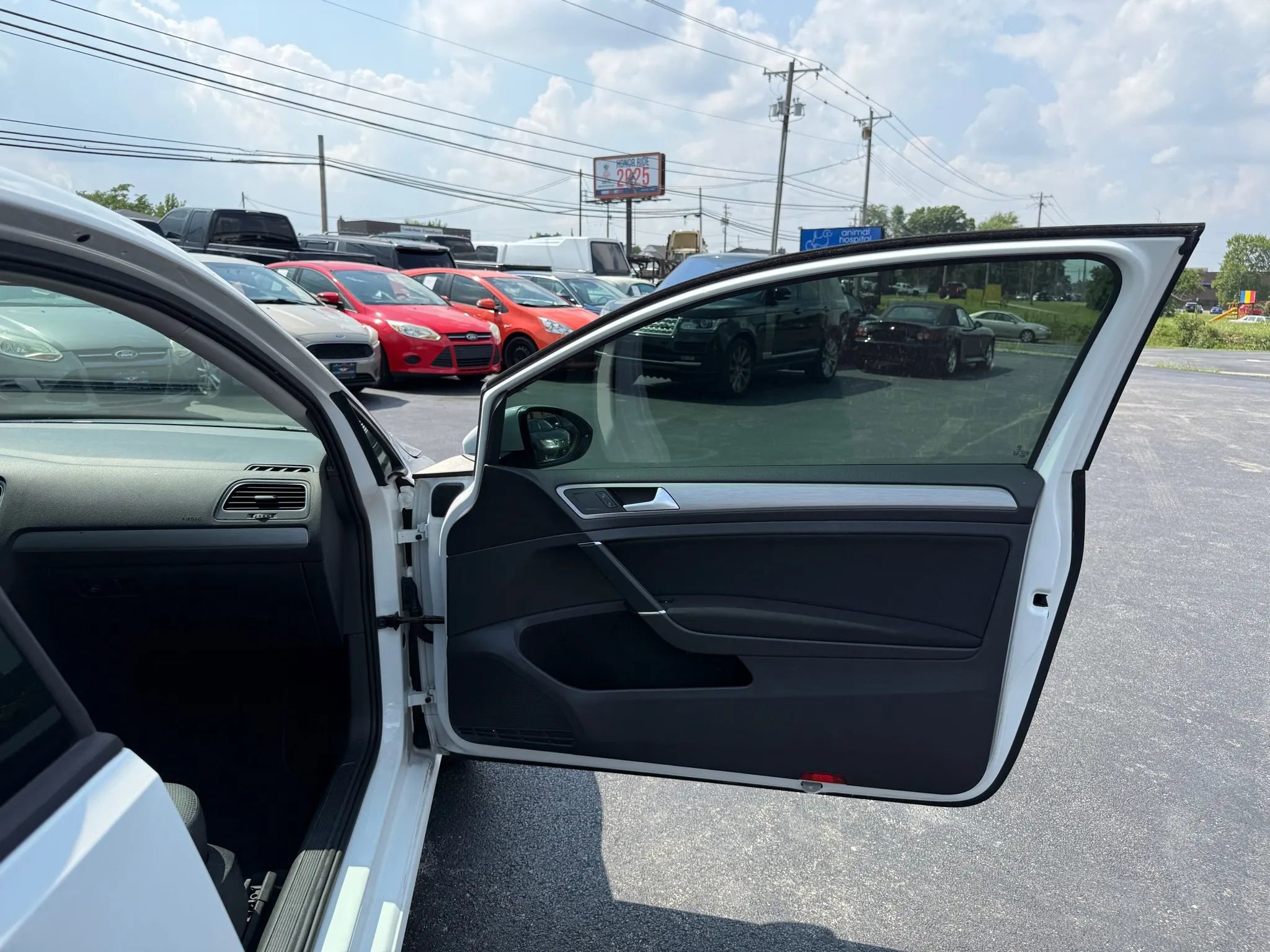 Used 2015 Volkswagen Golf S image 35