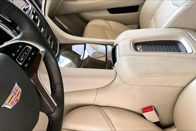 Used 2019 Cadillac Escalade ESV Luxury AWD/4WD image 13