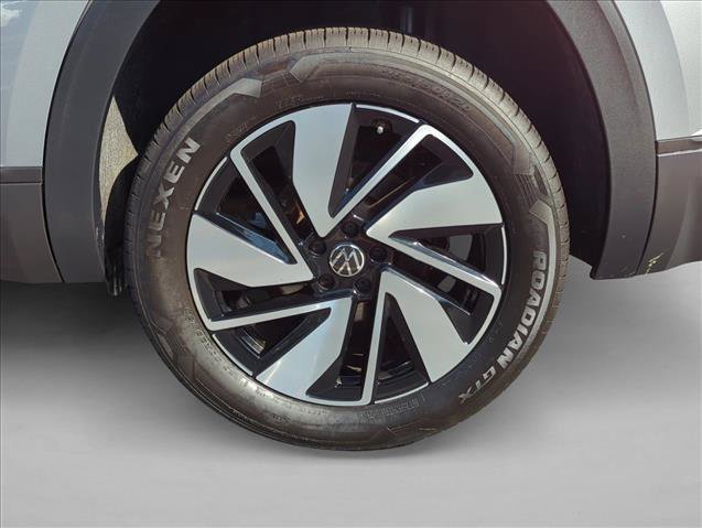 Used 2023 Volkswagen Tiguan SE R-Line FWD image 14